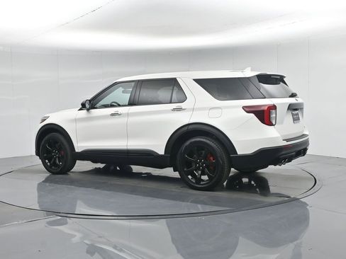 Certified 2022 Ford Explorer ST w/ ST Street Pack image 7