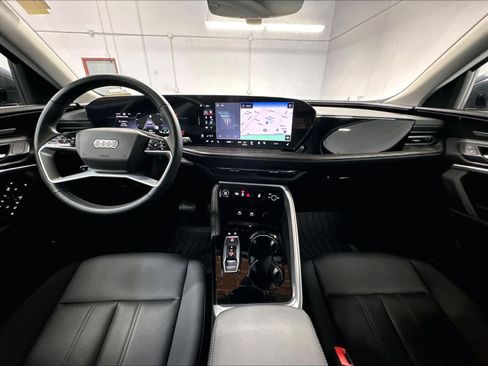 Certified 2025 Audi Q5 Premium w/ Premium Plus AWD/4WD image 17