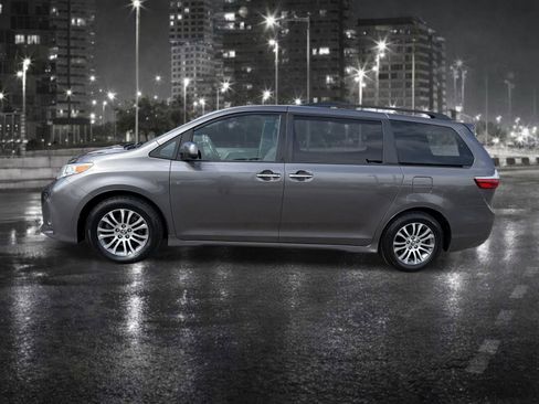 Used 2019 Toyota Sienna XLE image 4