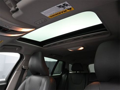 Used 2018 Volvo V60 T5 Cross Country w/ Convenience Package image 33