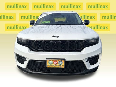 Used 2023 Jeep Grand Cherokee Limited w/ Luxury Tech Group II image 16