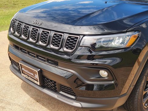 Used 2026 Jeep Compass Latitude AWD/4WD image 10