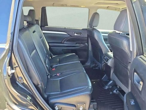 Used 2015 Toyota Highlander XLE image 18