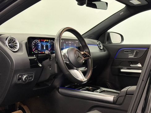 Used 2025 Mercedes-Benz GLA 250 4MATIC image 14