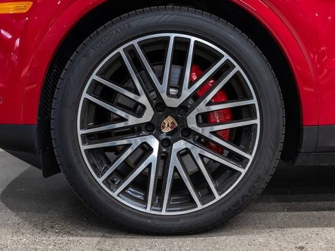 Used 2025 Porsche Cayenne S image 19
