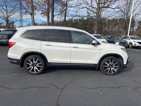 Used 2022 Honda Pilot Touring image 3