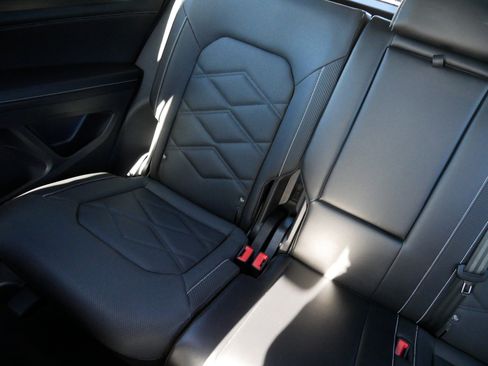 Certified 2024 Volkswagen Atlas Cross Sport SE w/ Panoramic Sunroof Package image 12