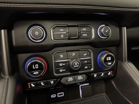 Used 2021 Chevrolet Suburban Premier AWD/4WD image 26