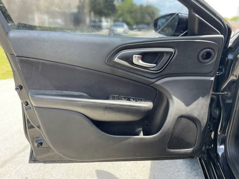 Used 2015 Chrysler 200 Limited FWD image 29