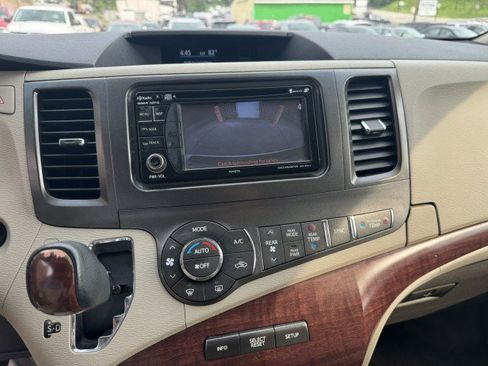 Used 2014 Toyota Sienna XLE w/ Entertainment Package AWD/4WD image 19
