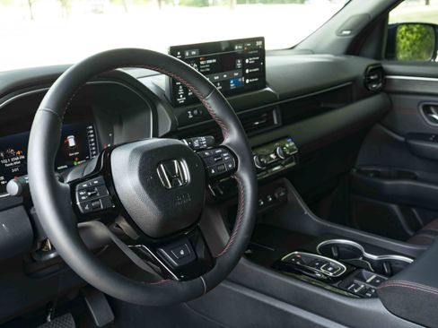Used 2026 Honda Pilot Black Edition image 16