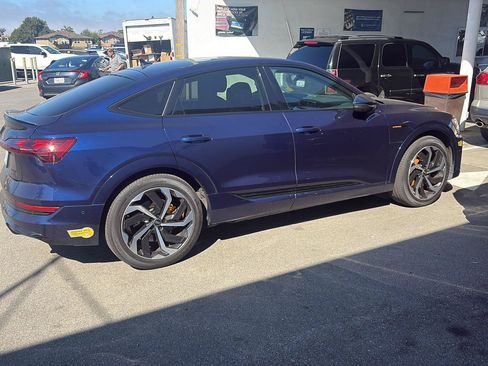 Used 2022 Audi e-tron Premium Plus AWD/4WD image 2