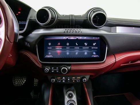 Certified 2019 Ferrari Portofino RWD image 16