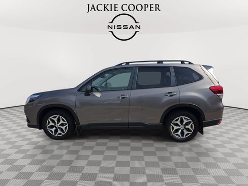Used 2024 Subaru Forester Premium AWD/4WD image 8