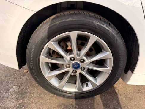 Used 2017 Ford Fusion SE w/ Fusion SE Technology Package image 43