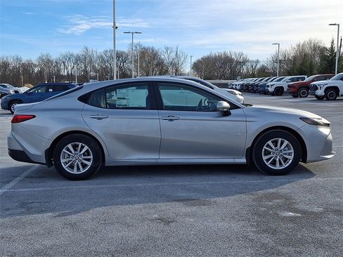 New 2026 Toyota Camry LE image 5