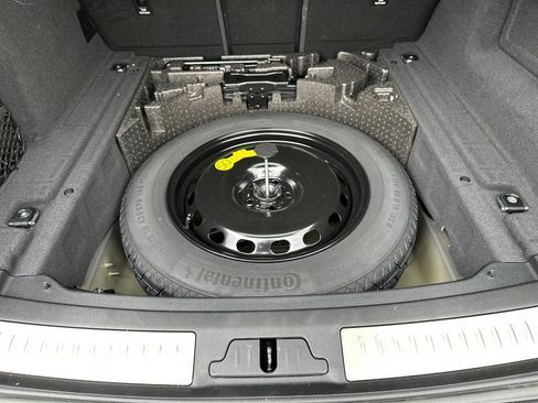 Used 2024 Land Rover Range Rover Velar Dynamic SE image 44