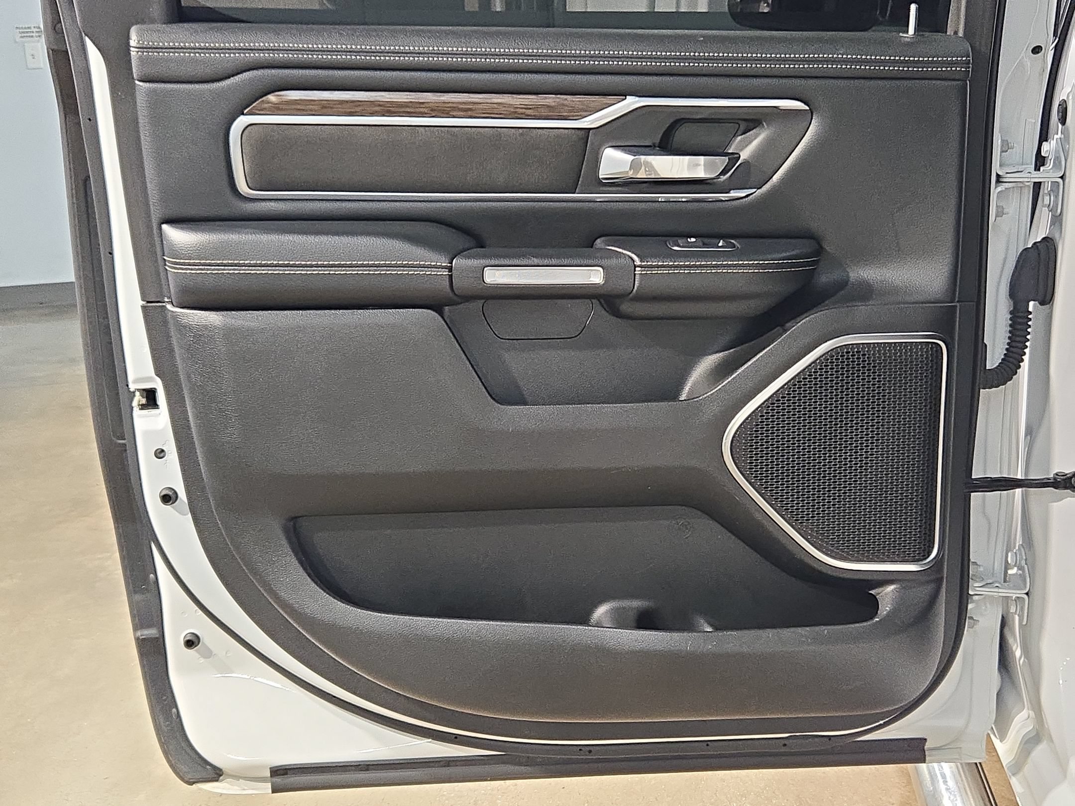 Used 2019 RAM 1500 Laramie AWD/4WD image 33