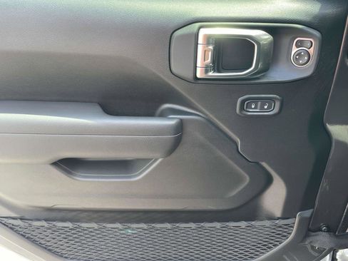 New 2025 Jeep Gladiator Sport image 27