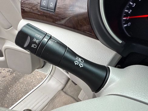 Used 2015 Nissan Quest SV image 31