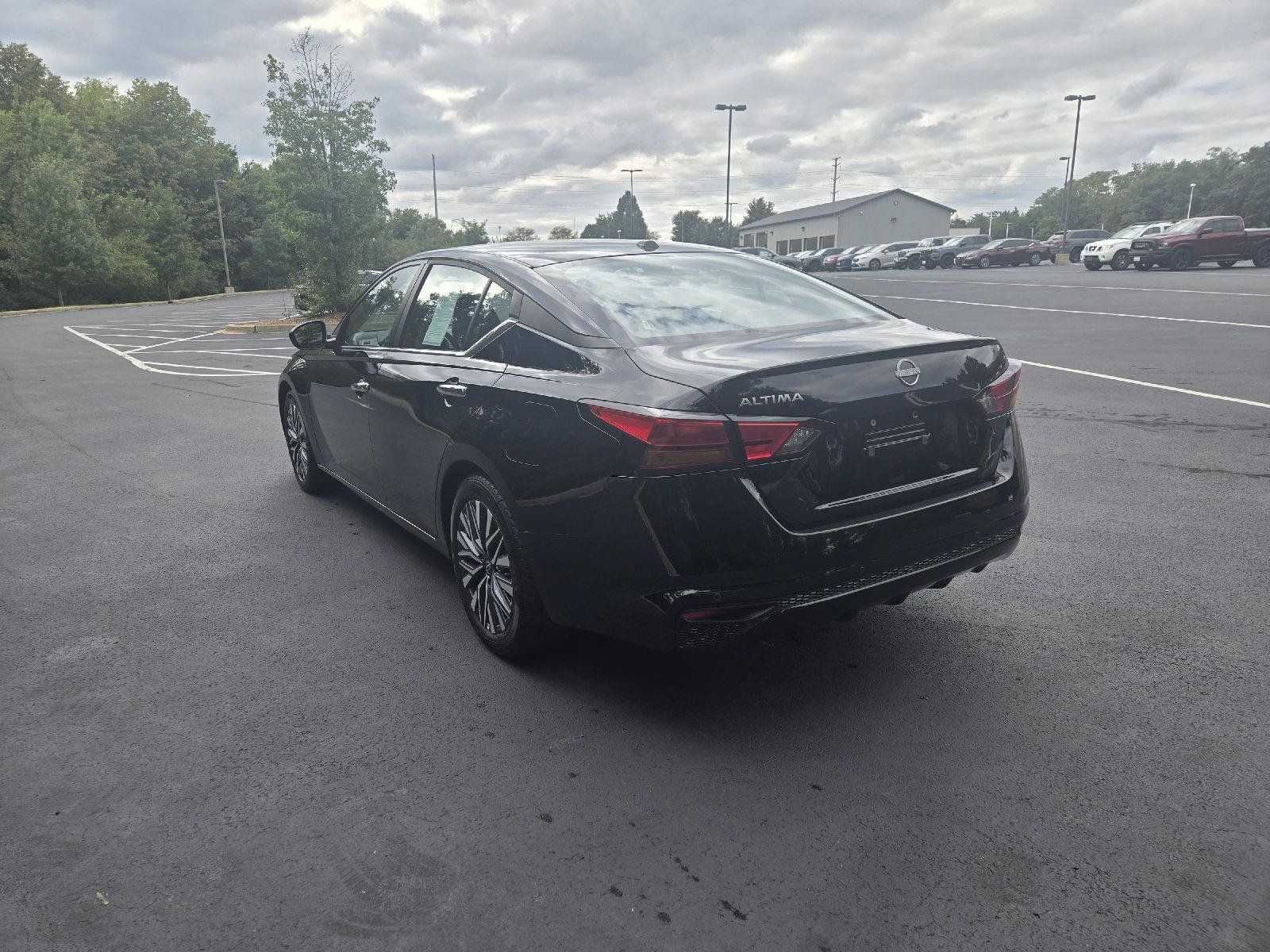Used 2025 Nissan Altima 2.5 SV FWD image 6