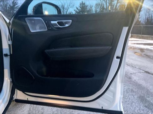 Used 2024 Volvo XC60 T8 Ultimate w/ Protection Package Premier image 12