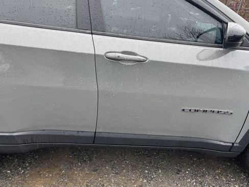 Used 2023 Jeep Compass Latitude image 14