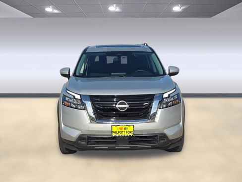 Used 2024 Nissan Pathfinder SV w/ SV Premium Package image 6