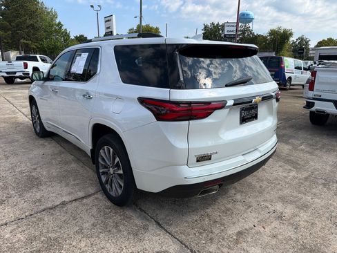 Used 2023 Chevrolet Traverse Premier w/ LPO, Floor Liner Package FWD image 4