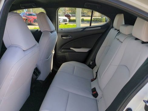 Used 2021 Lexus UX 200 image 13