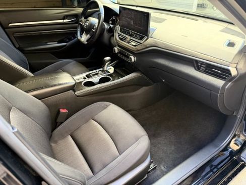 Used 2023 Nissan Altima 2.5 SV w/ SV Premium Package FWD image 17