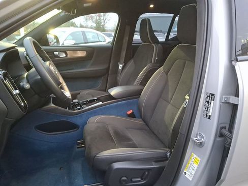 Used 2023 Volvo XC40 Recharge Ultimate image 10