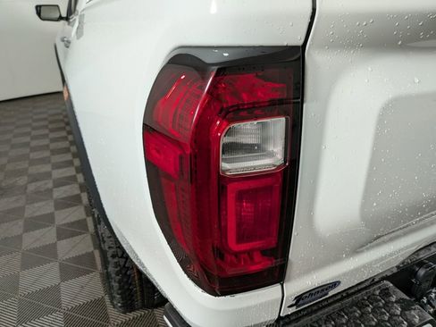 New 2026 GMC Canyon Denali image 10