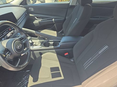 Used 2025 Hyundai Elantra SEL FWD image 9