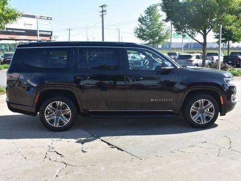 Used 2024 Jeep Wagoneer Series II w/ Flexible Seating Group AWD/4WD image 4