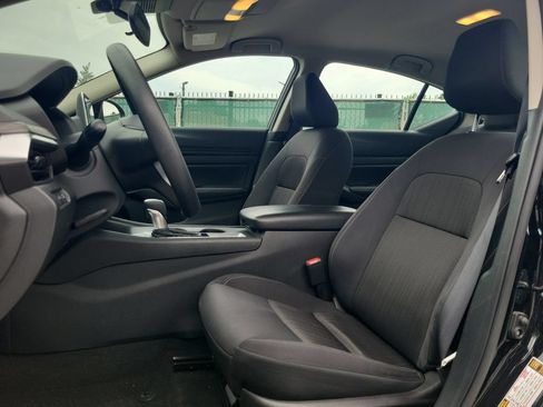 Used 2025 Nissan Altima 2.5 SV FWD image 19