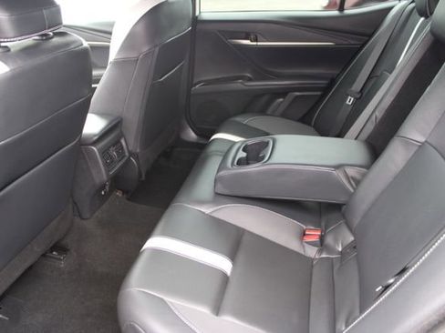 Used 2025 Toyota Camry SE image 30