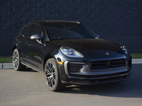 Certified 2026 Porsche Macan Turbo AWD/4WD image 9