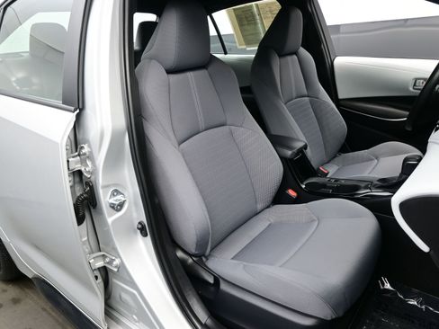 Used 2024 Toyota Corolla SE w/ SE Convenience Package image 13