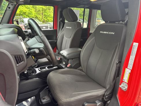 Used 2015 Jeep Wrangler Unlimited Rubicon w/ Connectivity Group AWD/4WD image 6