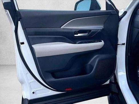 Used 2025 Toyota Grand Highlander FWD image 14