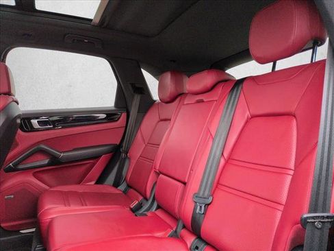 Used 2020 Porsche Cayenne image 21