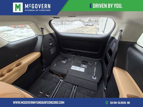 Used 2024 Kia Carnival LX image 12