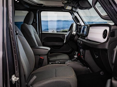 Used 2024 Jeep Wrangler Unlimited image 25