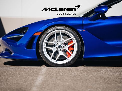 Used 2024 McLaren 750S Spider image 17