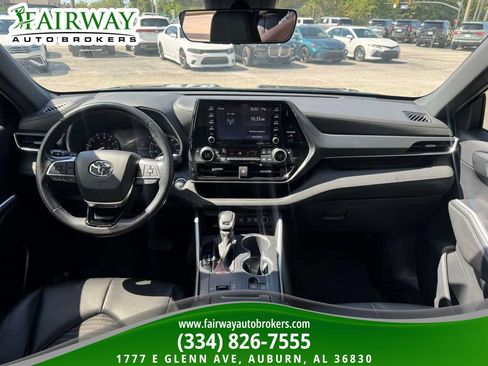 Used 2021 Toyota Highlander XSE FWD image 15