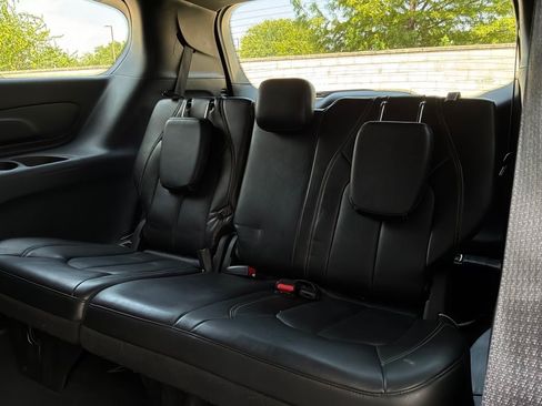 Used 2025 Chrysler Pacifica Select FWD image 13
