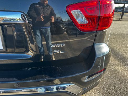 Used 2019 Nissan Pathfinder SL image 28