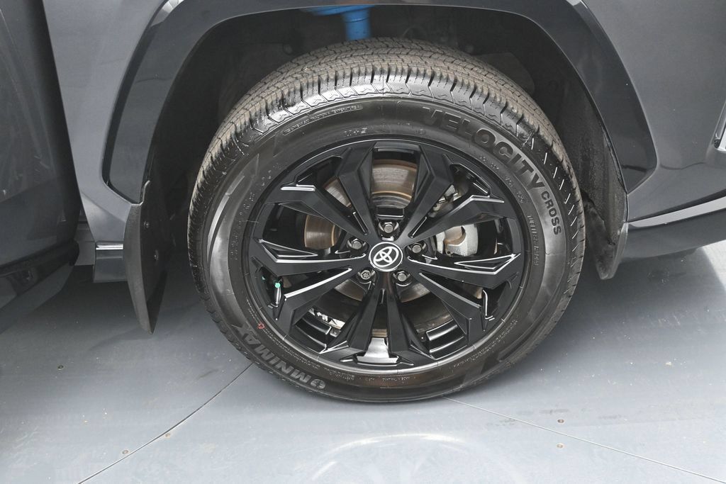 Used 2024 Toyota RAV4 XSE AWD/4WD image 37