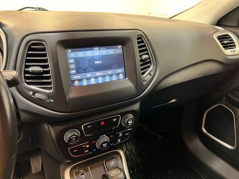 Used 2019 Jeep Compass Latitude w/ Popular Equipment Group image 21